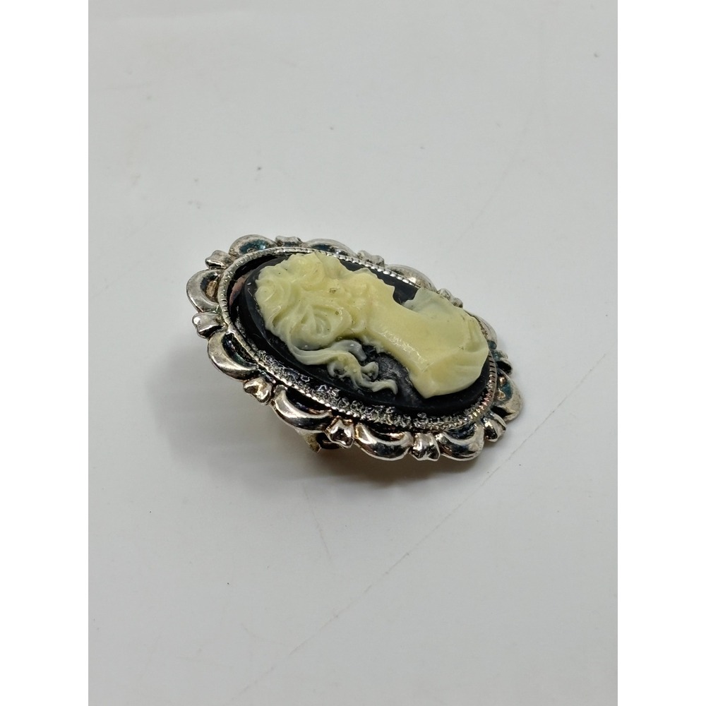 Vintage Style Cameo Brooch Silver Tone Ornate Oval Portrait Pin Black Cream - Picture 4 of 7